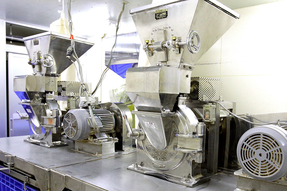 オールステンレス製粉砕機